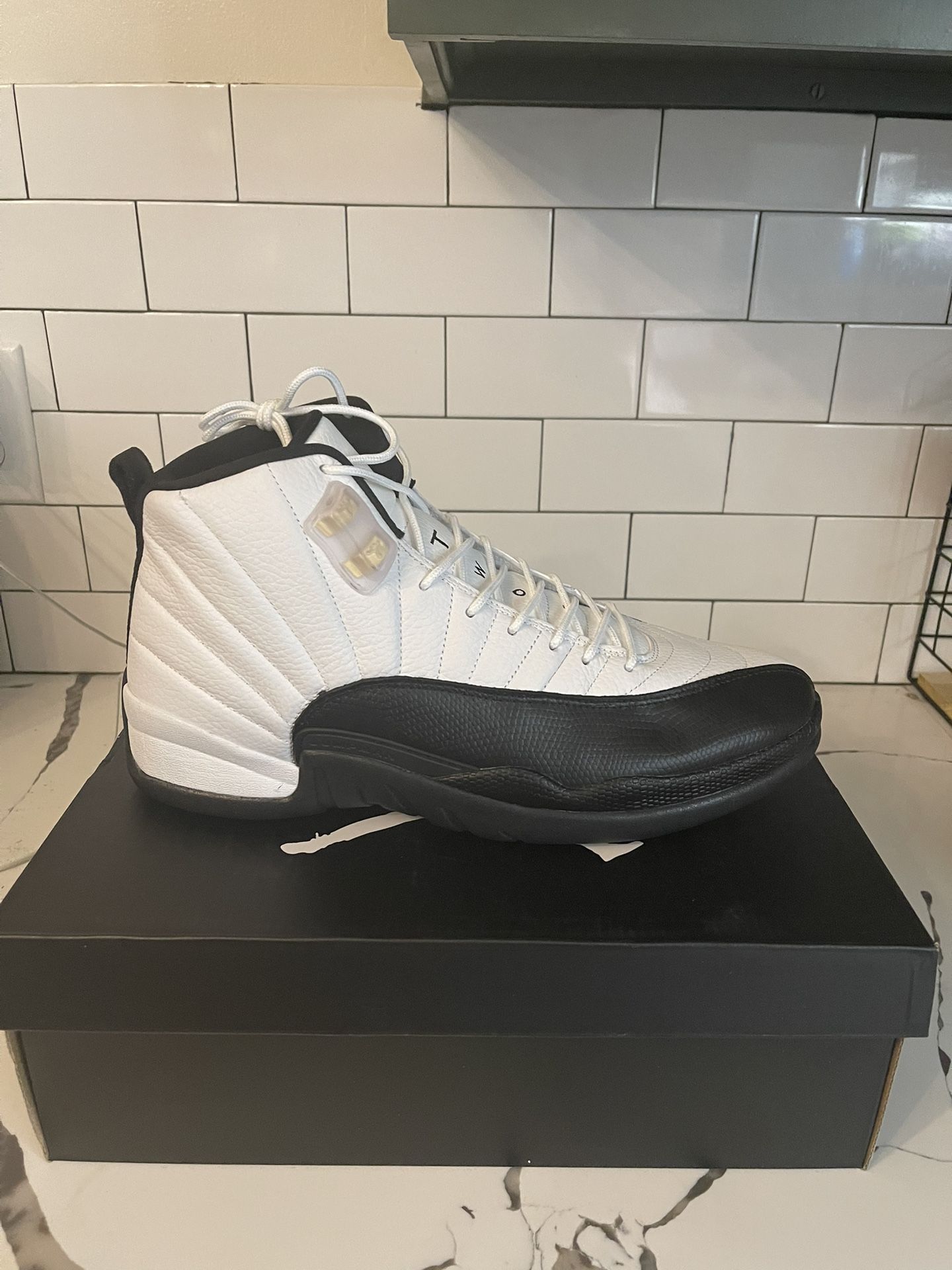 Men’s Jordan Retro 12 Taxi Size 13.