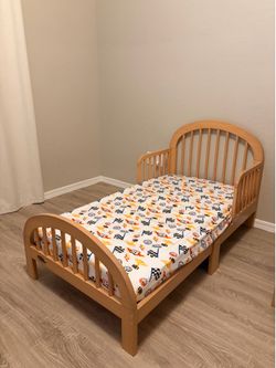 Toddler bed
