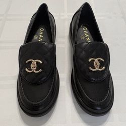 Chanel Black Quilted Turn-Lock Leather Loafers CC Gold Hardware Size 36 Luxury