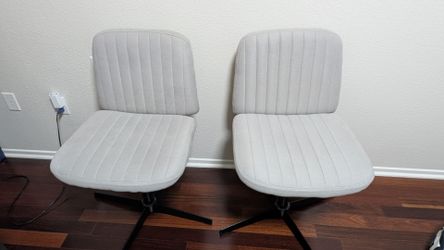 Armless criss cross chair