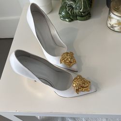 Versace palazzo medusa heels white 38.5 (7.5 in women)