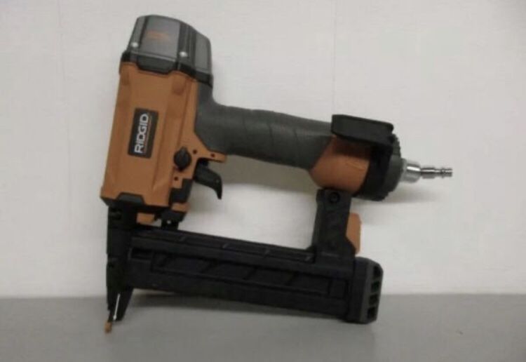 RIDGID R150FSE 1-1/2" 18 GAUGE FINISH STAPLER