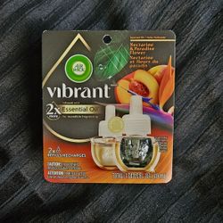 $4 Each (5 Available) Air Wick Vibrant Scent Warmer Plugin Nectarine And Paradise Flower Two Refills 