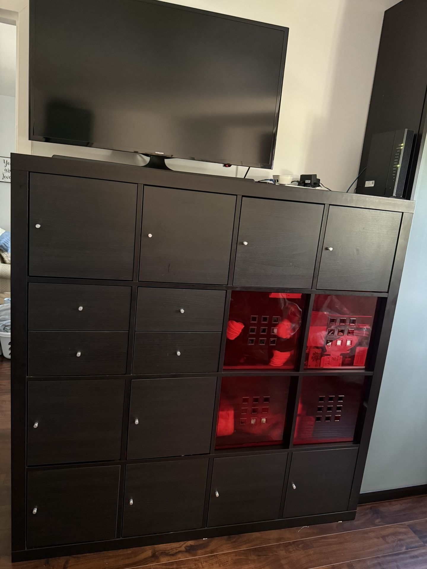 Compact Bedroom Cabinet – 10 Doors, 4 Drawers, 4 Red Boxes