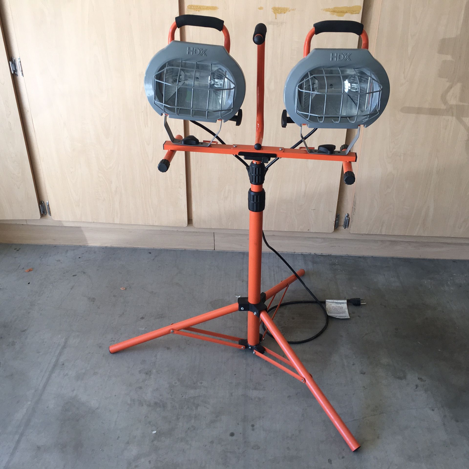 HDX 1000 watts Halogen Tripod Shop Work light