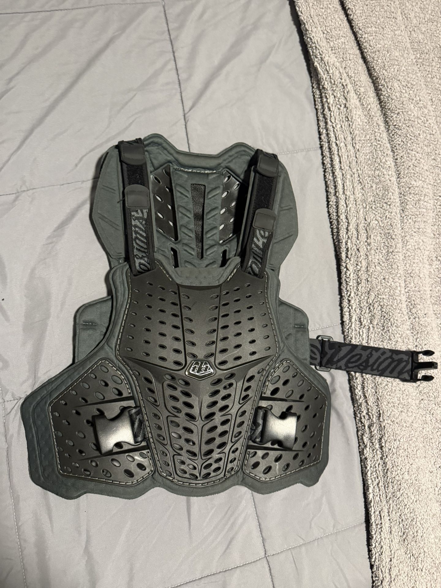 Troylee design chest protector M/L