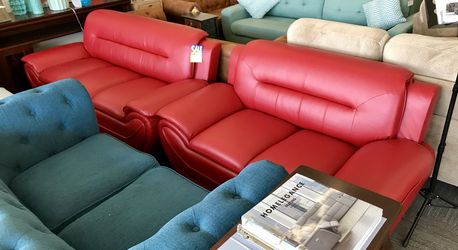 Brand new Sofa & Love Seat Set (Financing Available)