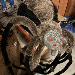 Giant Spider Prop - $150 + TAX if NEW from STORES