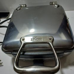  All Clad Waffler 4 Square 6066 Stainless Steel Waffle Maker. Gently used