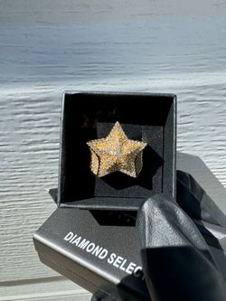 Brand New Yellow Gold Star Diamond Ring