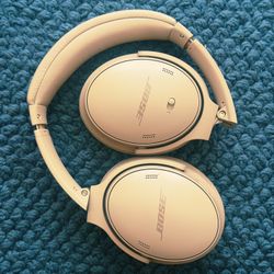 Near Perfect Bose QC In Sandstone Color (2023 Model)
