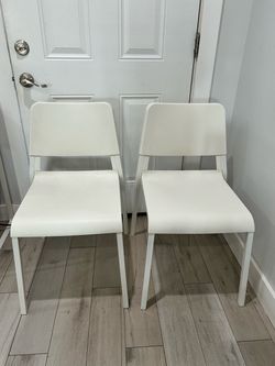 Set of 2 White Modern Dining Chairs