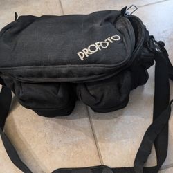 Camera and lens bag with adjustable dividers