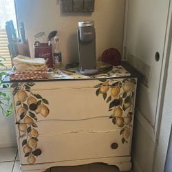 Vintage lemon buffet