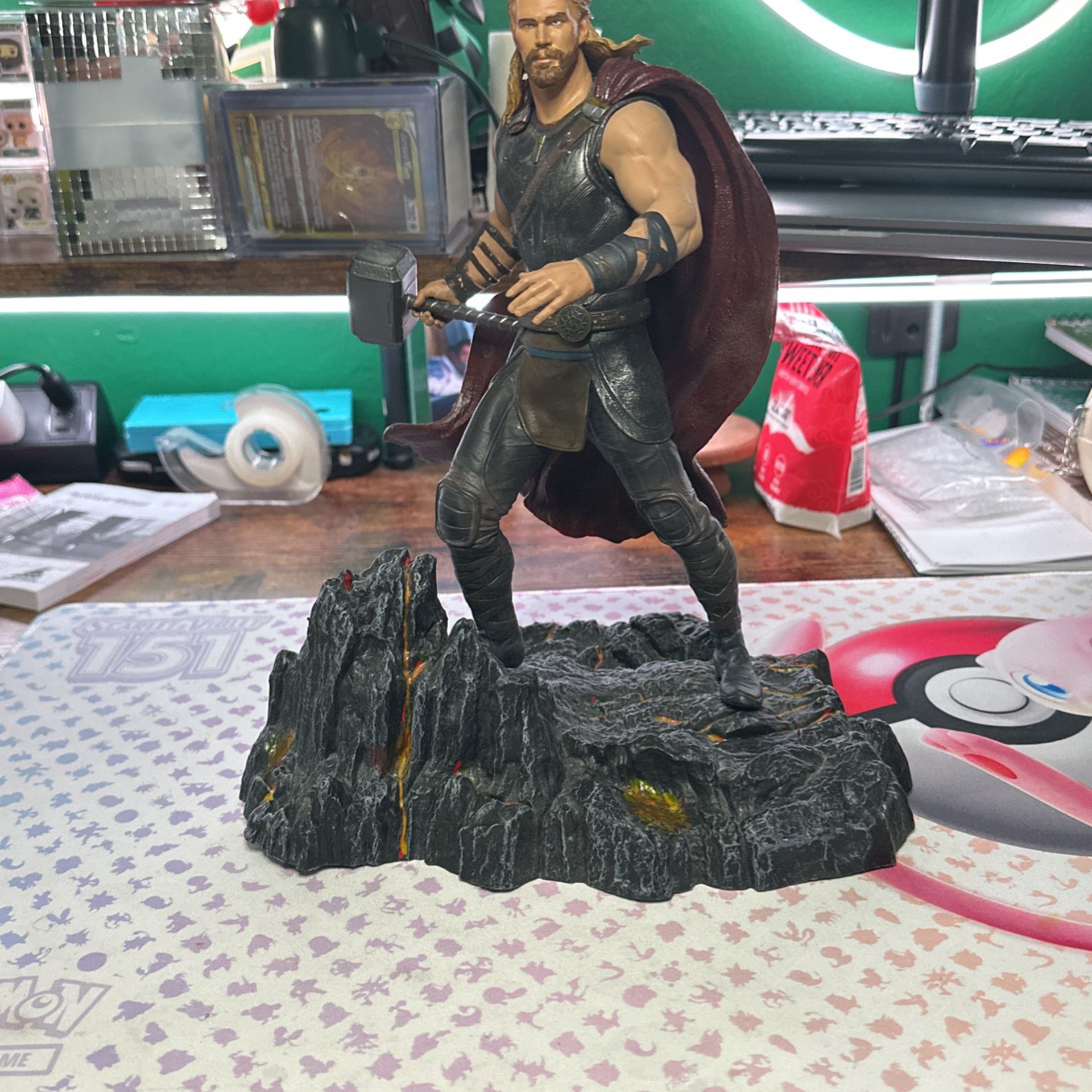 Thor Ragnarok Statue