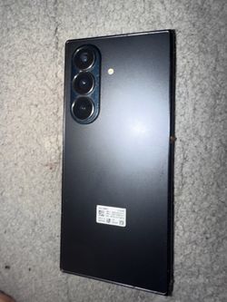 New condition z fold 7 512gb of memory AT&T original carrier unlocked,case and charger included,similar specs to new Z fold 8 ultra can connect with p