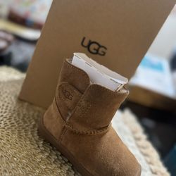 UGG Size USA 5 Unisex 