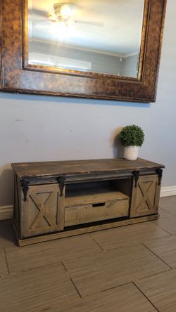 NICE SMALL RUSTIC/ FARMHOUSE TV STAND