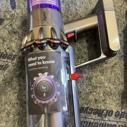 Dyson Cyclone V10 Cordless Vacuum *in Box