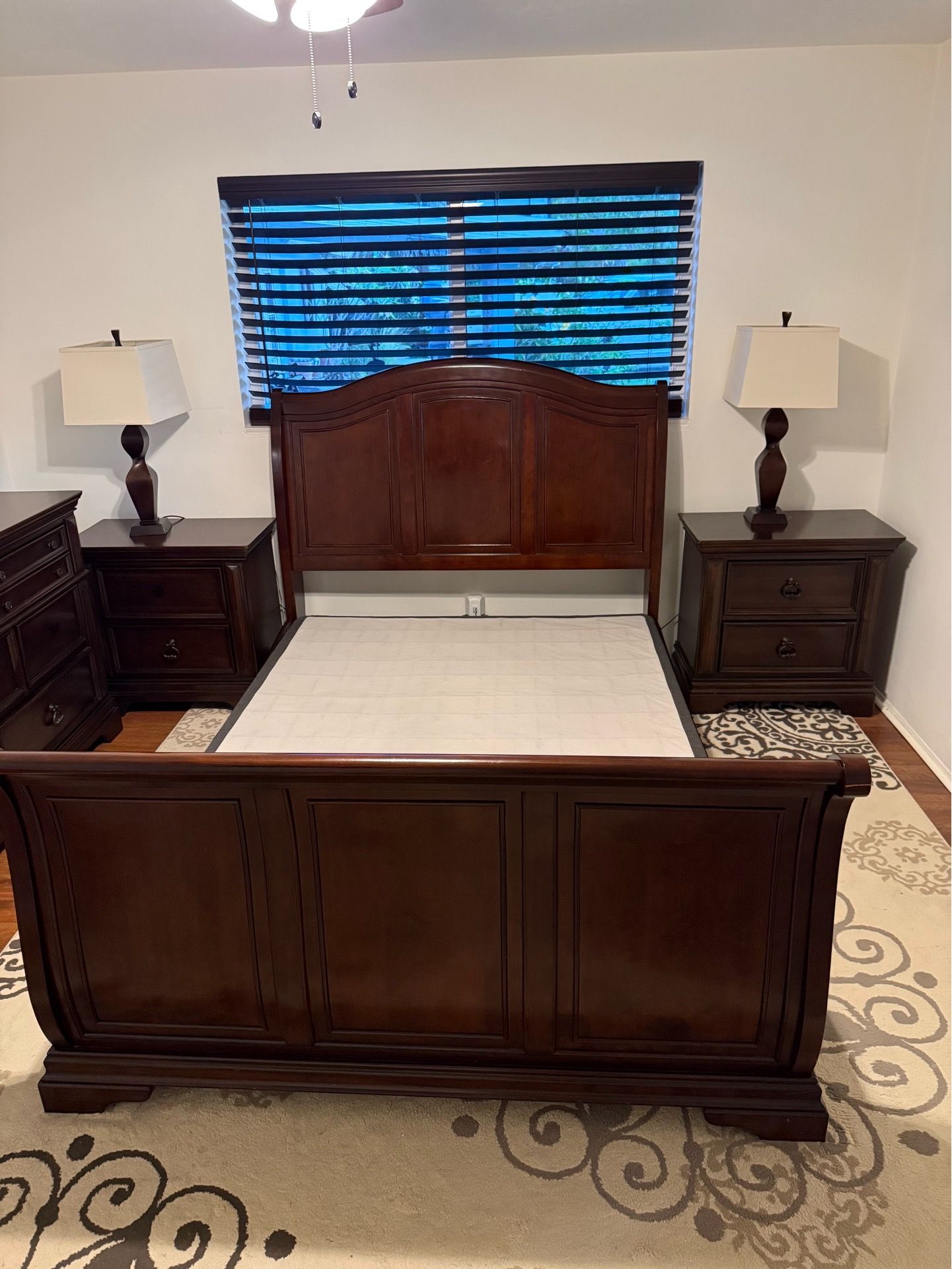 SOLID WOOD Bedroom Furniture Set