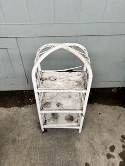 Mini wicker shelf