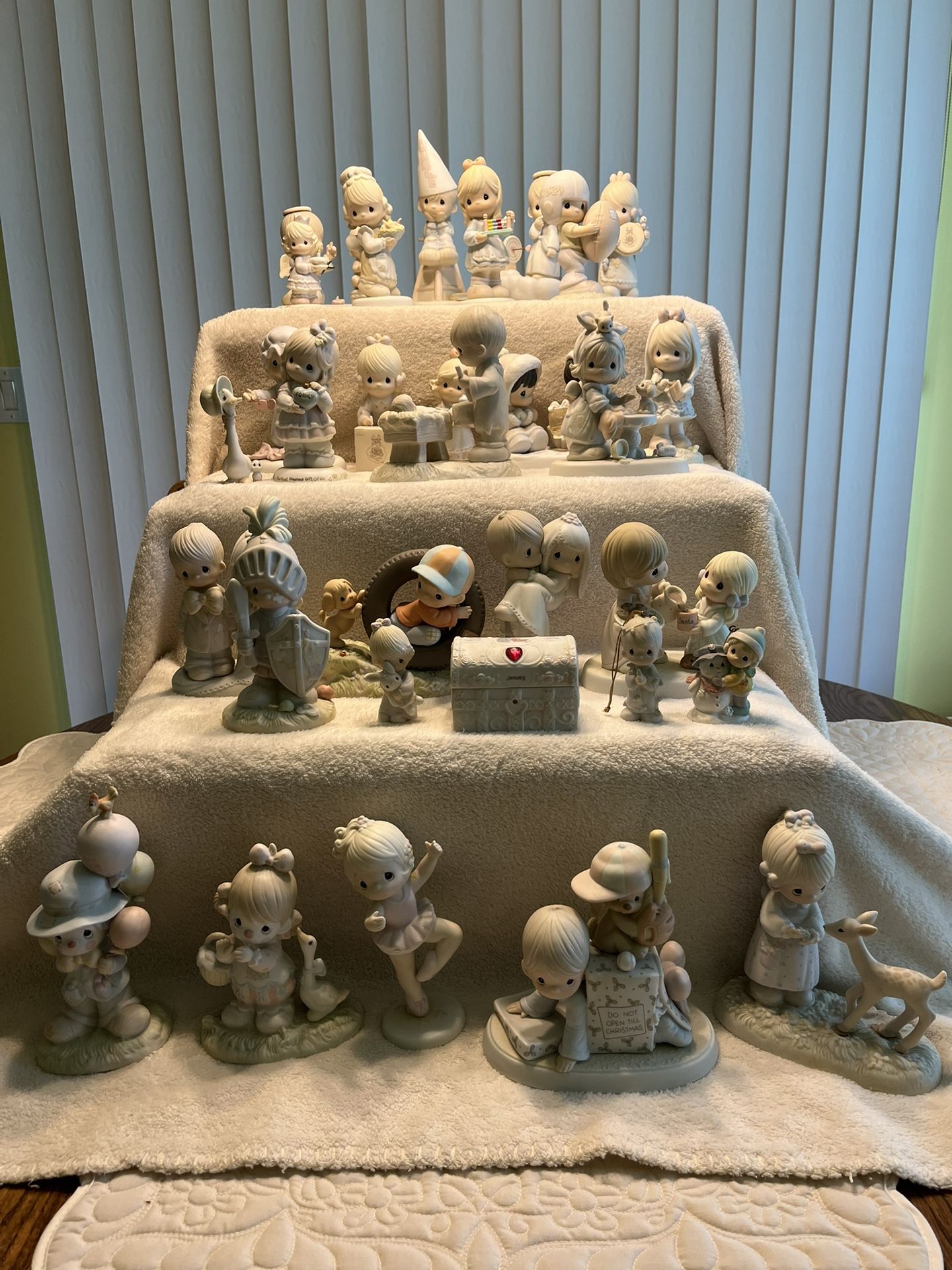 Large Lot Of Precious Moments Figurines No Box. Good Condition