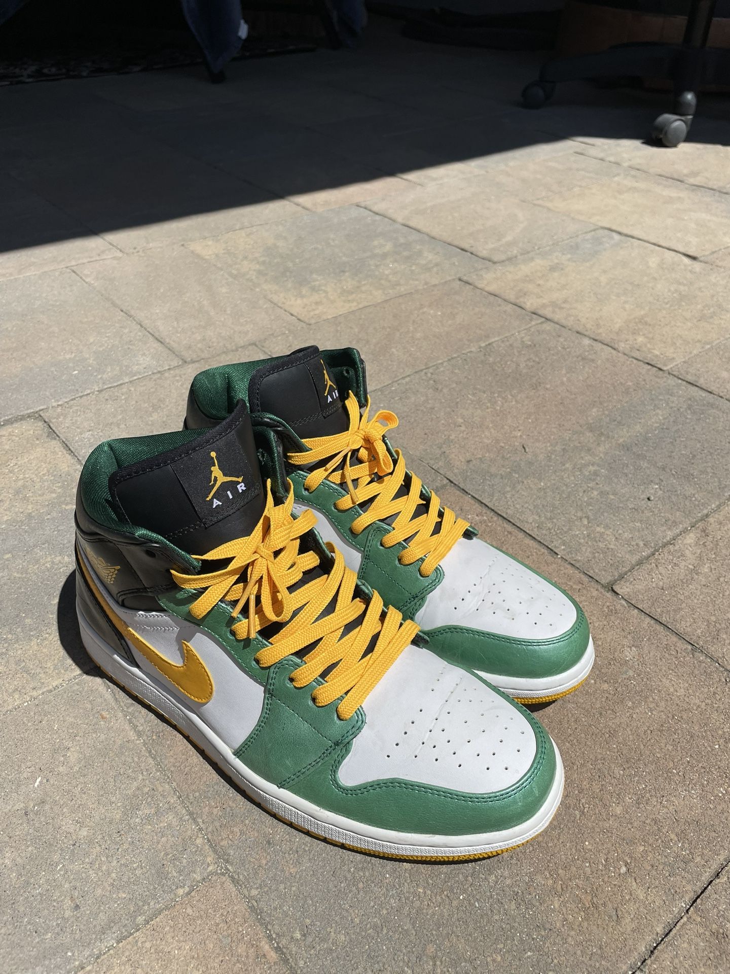 Jordan 1 Mid Retro Sonics