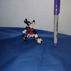 VINTAGE 1982 WALT DISNEY - SOCCER GOOFY 8CMl