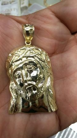 10k gold jesus charm 11.5 grams