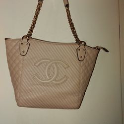 Genuine Chanel Purse for Sale in Riverbank, CA - OfferUp