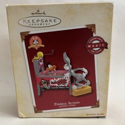 Hallmark Looney Tunes Christmas Keepsake Ornament 2005 Pinball Action Bugs Bunny Daffy Duck Tweety Bird Brand New NOS 
