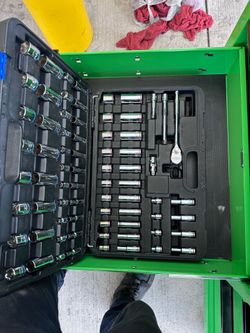 Quinn 3/8 socket set