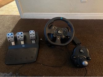 Logitech G923 Steering wheel w accessories