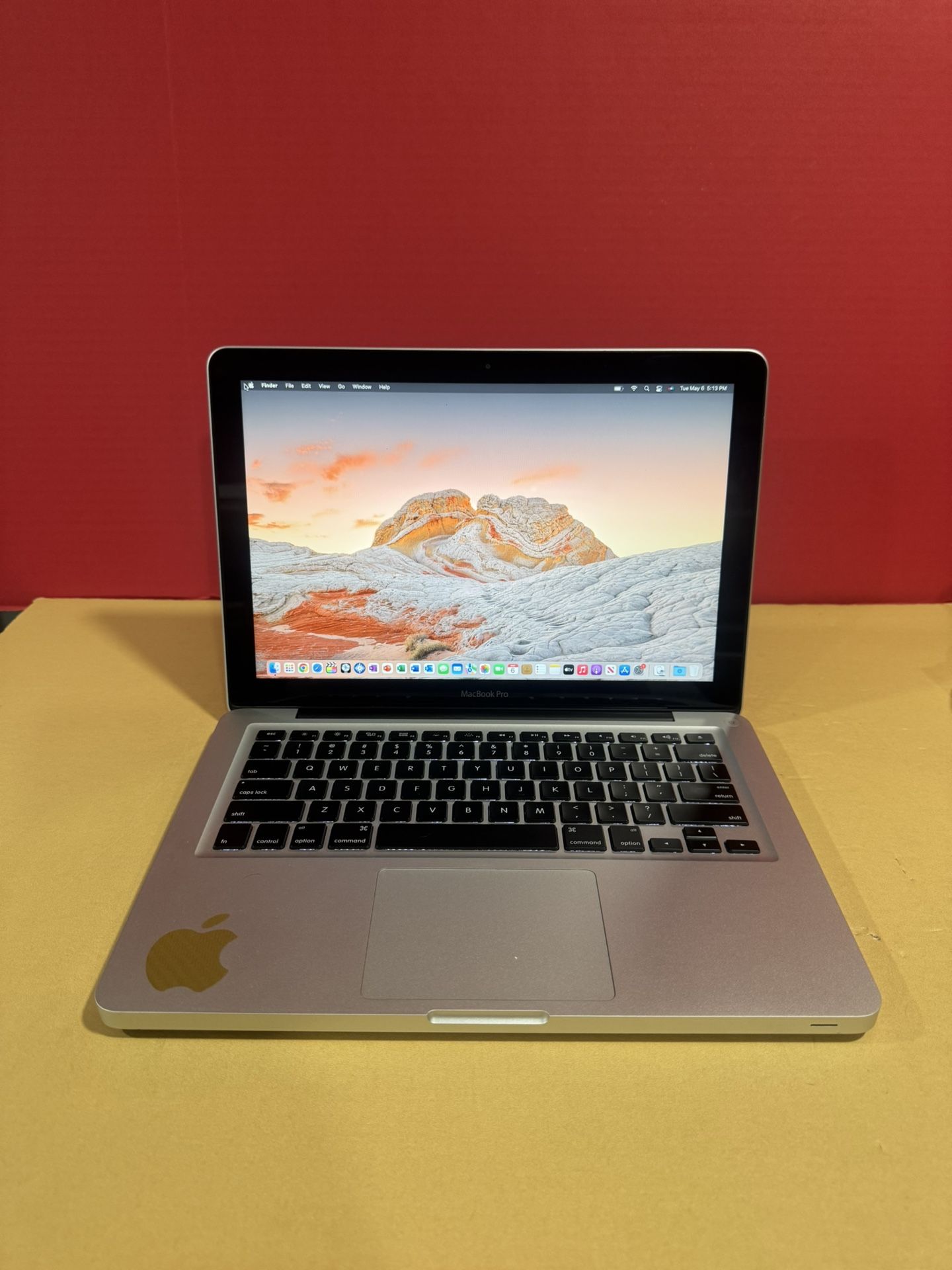 Apple Macbook Pro 13.3” 2.5GHz intel Core i5 16GB RAM 256GB SSD Turbo