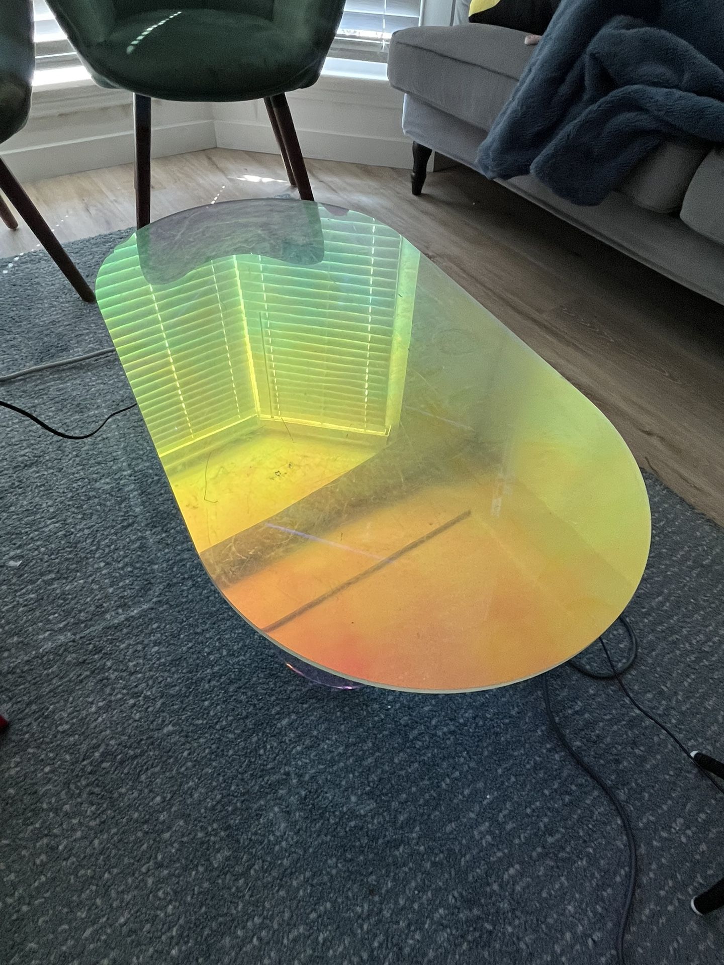 Iridescent mini table