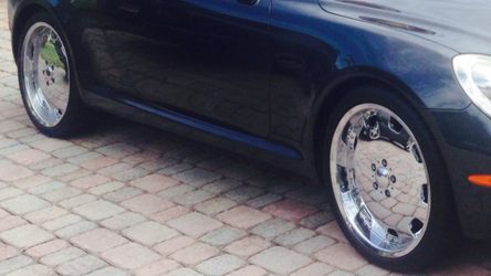 20" helo wheels 8.5" all around like new condition