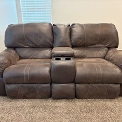 Couch With Recliner And Built In Cup Holders