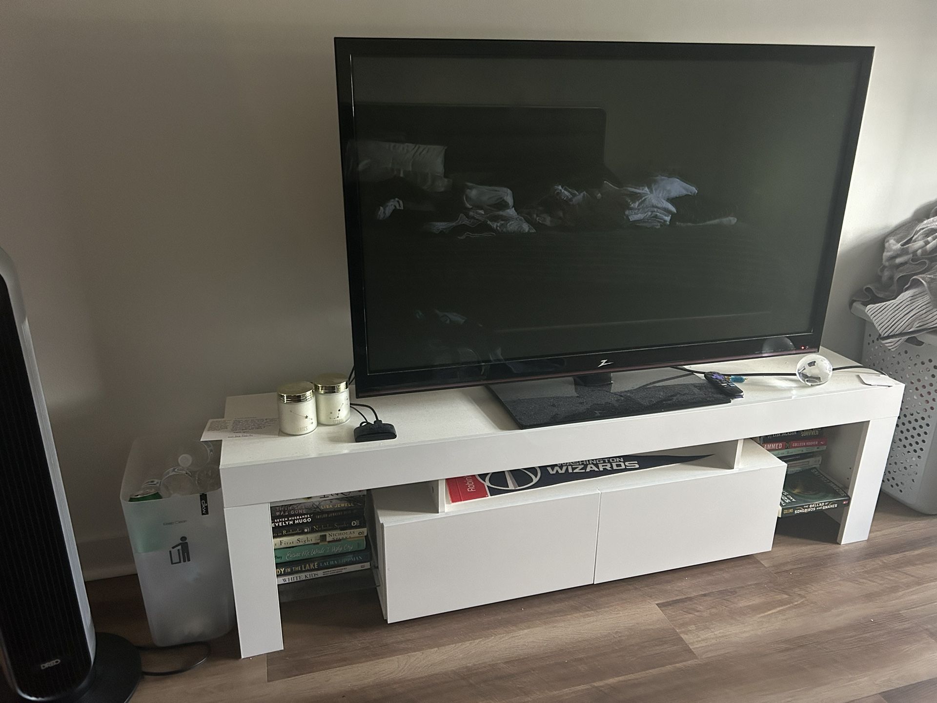 TV Stand + TV
