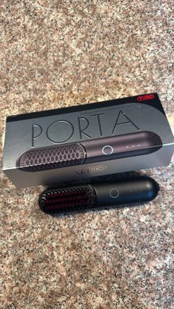 Portable hair straightening brush