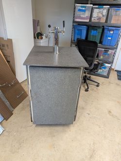 Kegerator , CO2 tank, dual regulator.