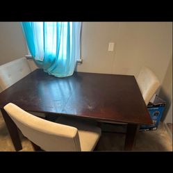 DINING TABLE W/4 CHAIRS