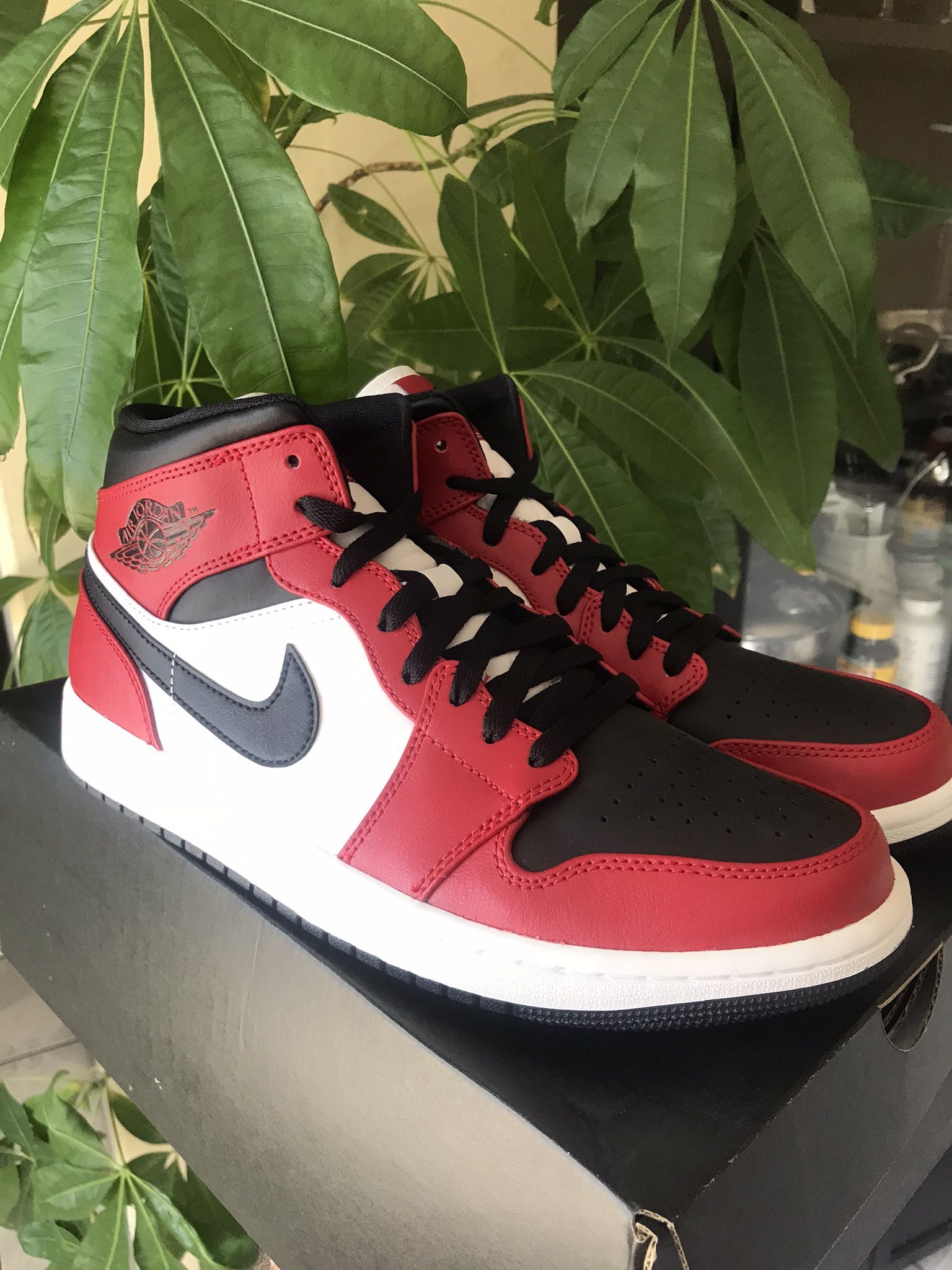 Jordan 1 Mid 9.5