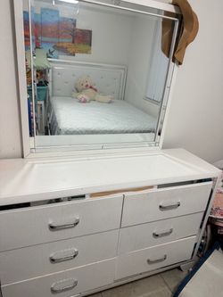 Free-2 Queen size Beds and a dresser with Mirror and night table