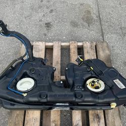 07-09 Mercedes W209 CLK350 CLK550 CLK63 AMG Fuel Gas Tank Reservoir Assembly OEM