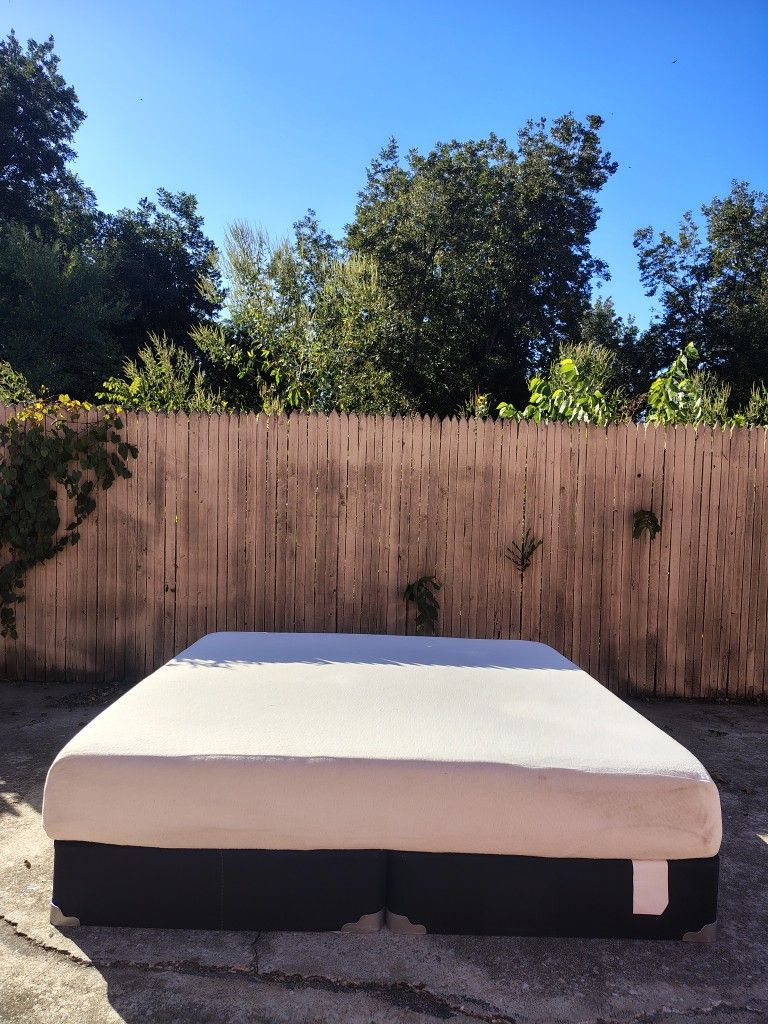 King Memory Foam Bedset by Serta (Delivery Option)