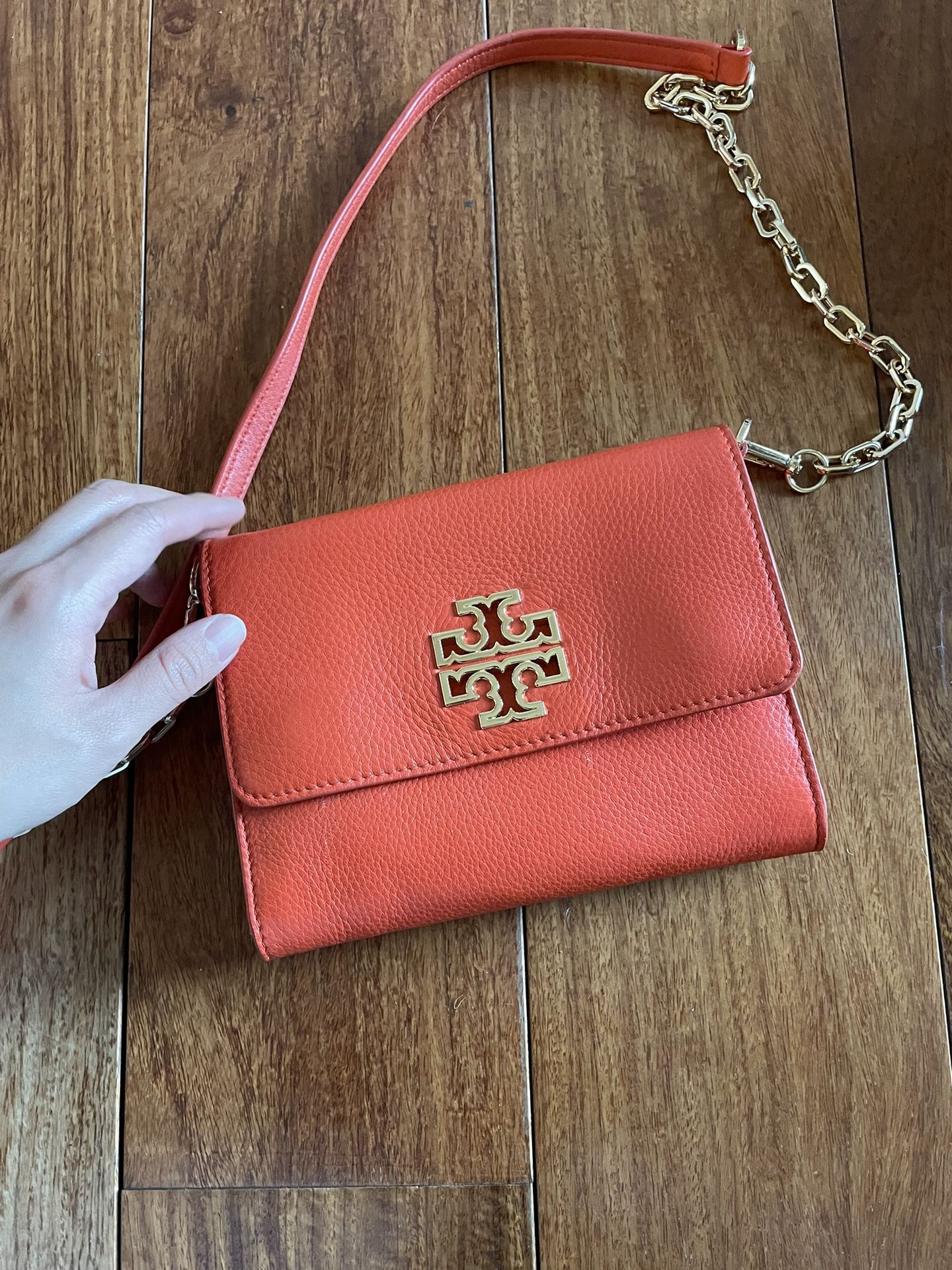 Tory Burch Wallet/small Hand Bag With Chain