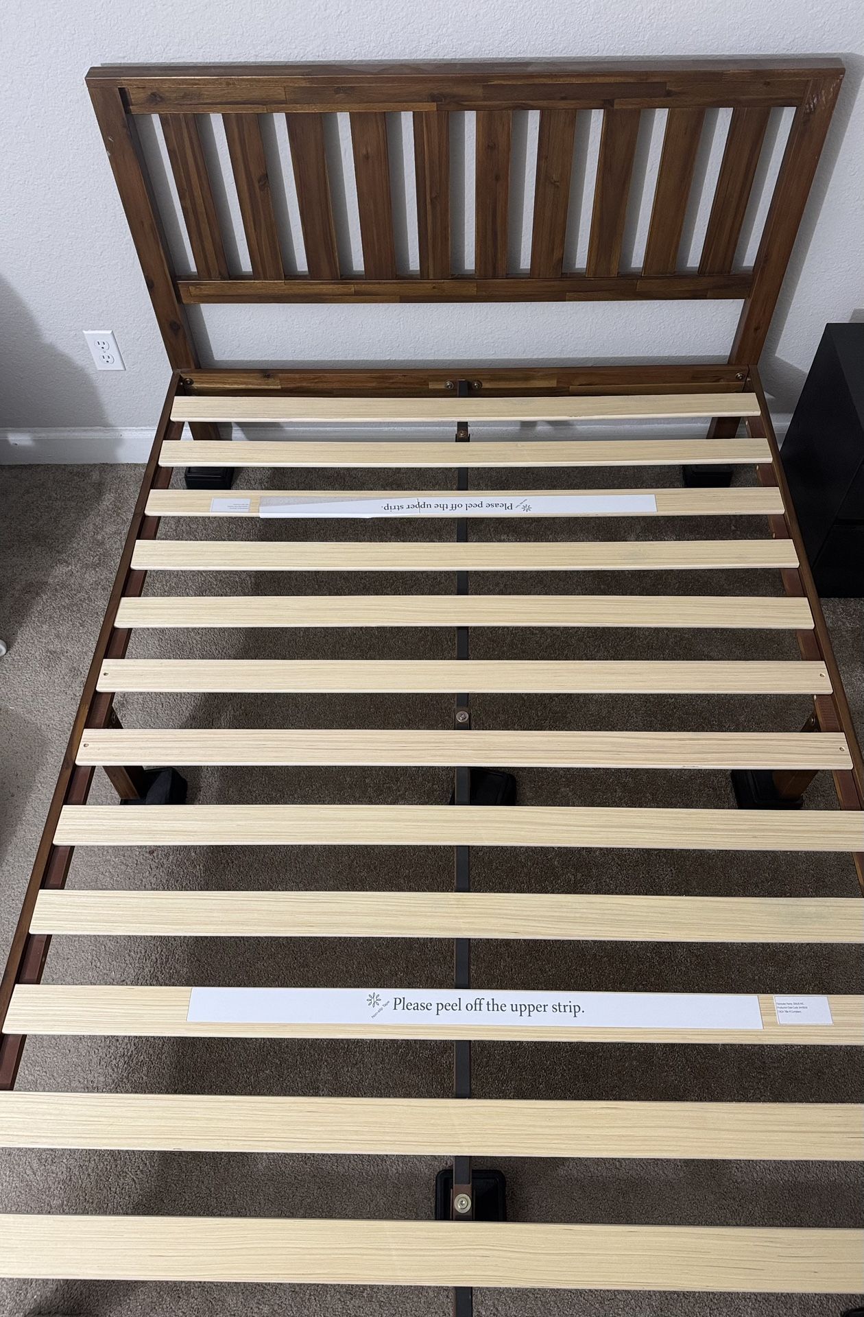 Zinus Vivek Full size bed frame with headboard