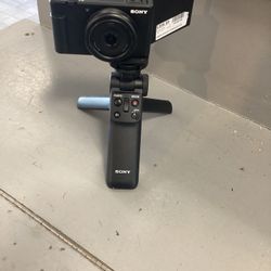 Sony ZV-1F Digital Camera 20.1mp W/ Sony Shooting Grip 