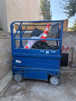 UpRight MX19 Electric Scissor Lift – Runs Great