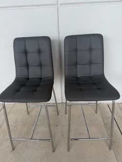 Set of 2 Gray Tufted Bar Stools
